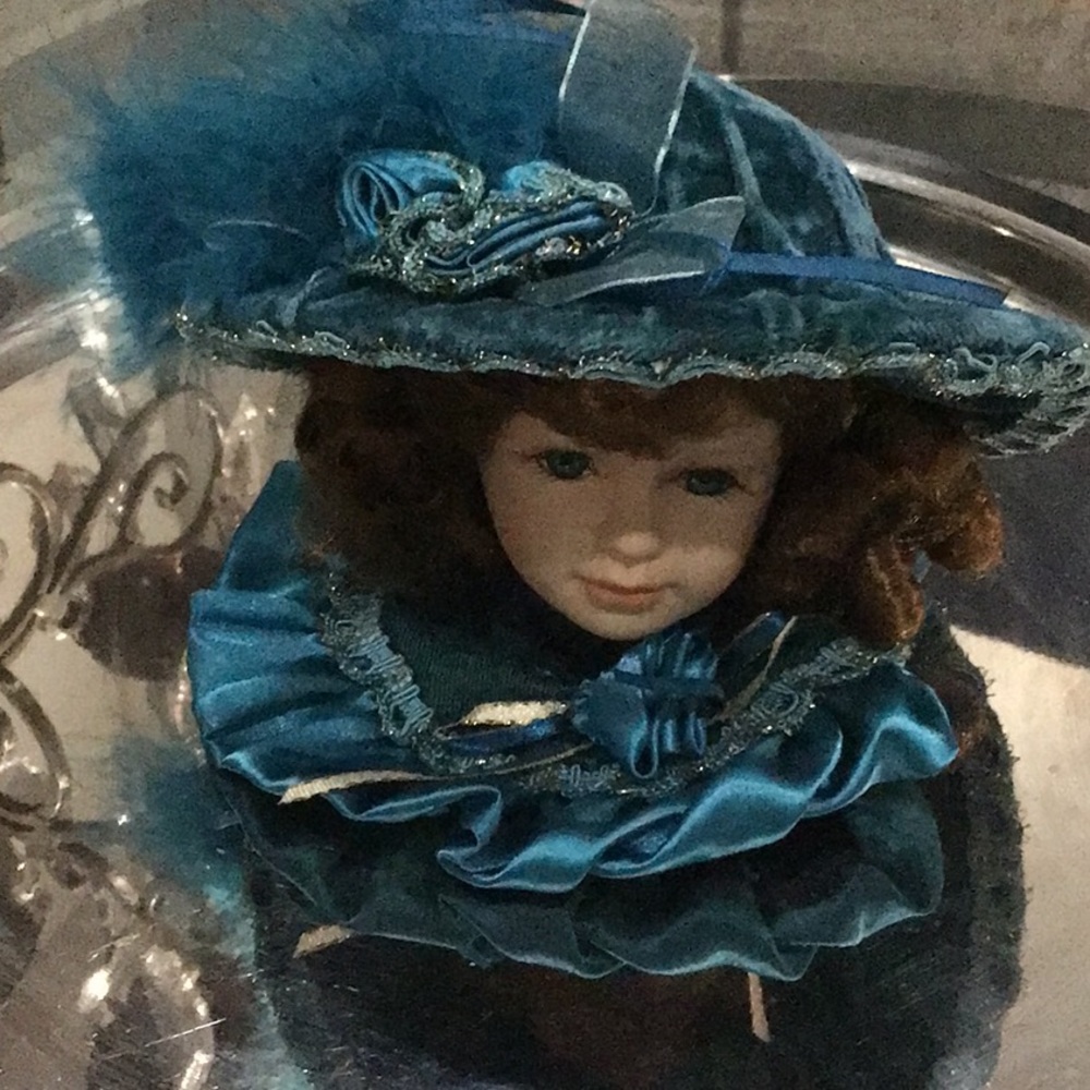 Porcelain brunette doll head with Victorian style turquoise hat from Dan-dee